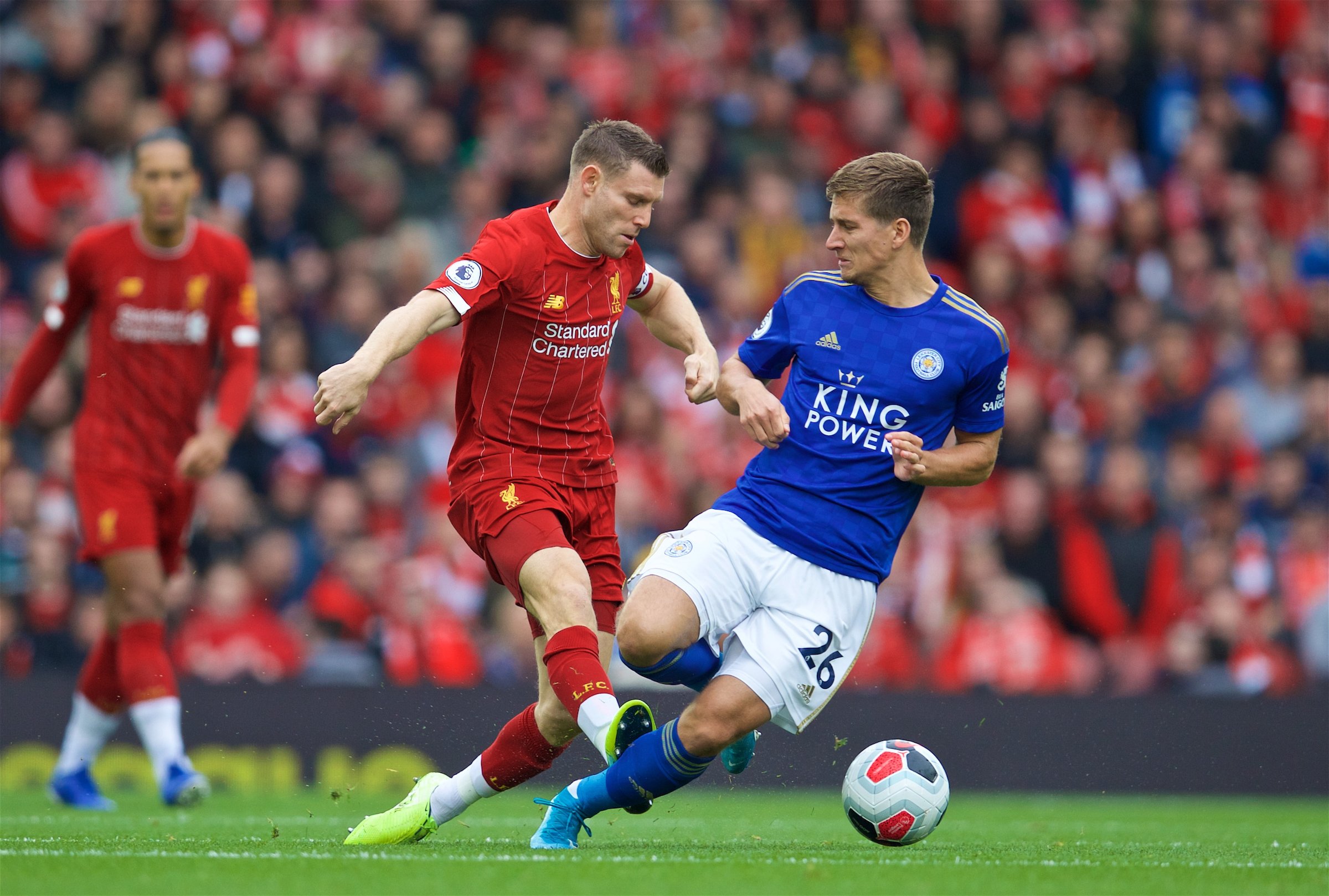 他正在与团 他正在与团